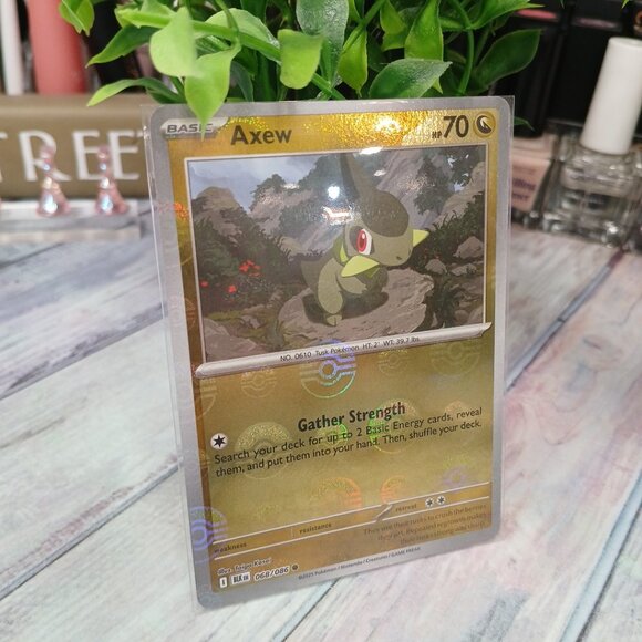 Axew Reverse Holo Pokeball - Picture 3 of 4